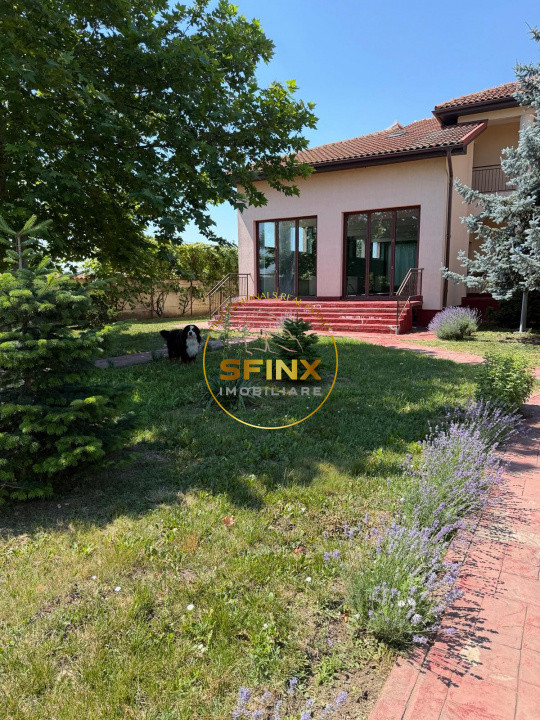 Domeniu privat la lac | 7.500 mp, piscină interioară, tenis și ponton