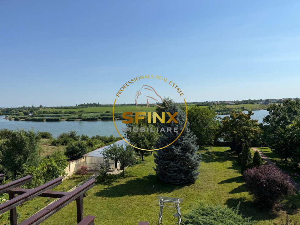Domeniu privat la lac | 7.500 mp, piscină interioară, tenis și ponton