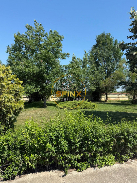 Domeniu privat la lac | 7.500 mp, piscină interioară, tenis și ponton