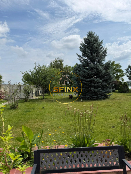 Domeniu privat la lac | 7.500 mp, piscină interioară, tenis și ponton