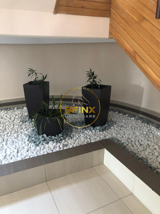 Domeniu privat la lac | 7.500 mp, piscină interioară, tenis și ponton