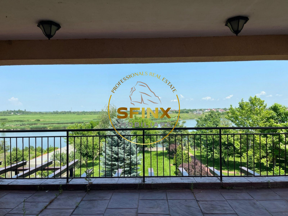 Domeniu privat la lac | 7.500 mp, piscină interioară, tenis și ponton
