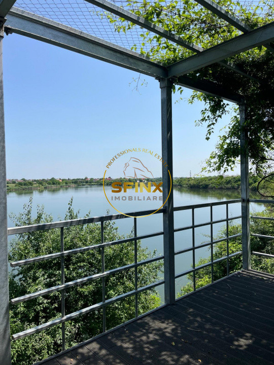 Domeniu privat la lac | 7.500 mp, piscină interioară, tenis și ponton