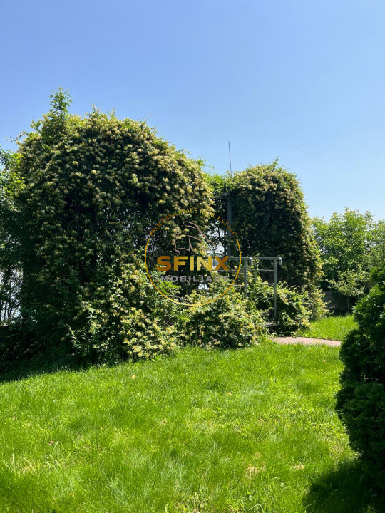 Domeniu privat la lac | 7.500 mp, piscină interioară, tenis și ponton
