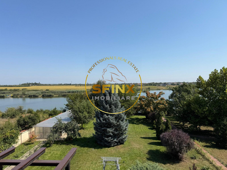 Domeniu privat la lac | 7.500 mp, piscină interioară, tenis și ponton