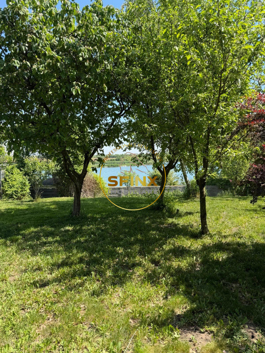 Domeniu privat la lac | 7.500 mp, piscină interioară, tenis și ponton