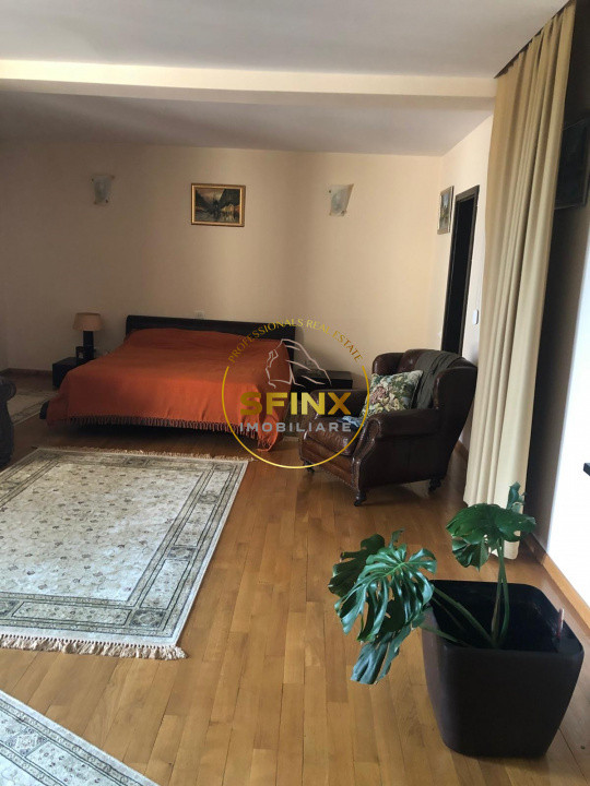 Domeniu privat la lac | 7.500 mp, piscină interioară, tenis și ponton