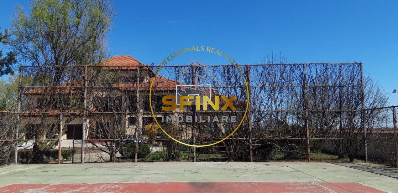 Domeniu privat la lac | 7.500 mp, piscină interioară, tenis și ponton