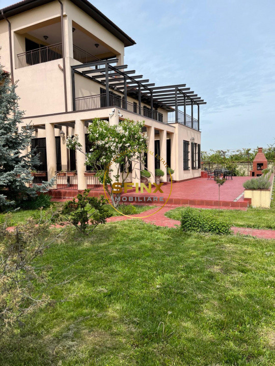 Domeniu privat la lac | 7.500 mp, piscină interioară, tenis și ponton