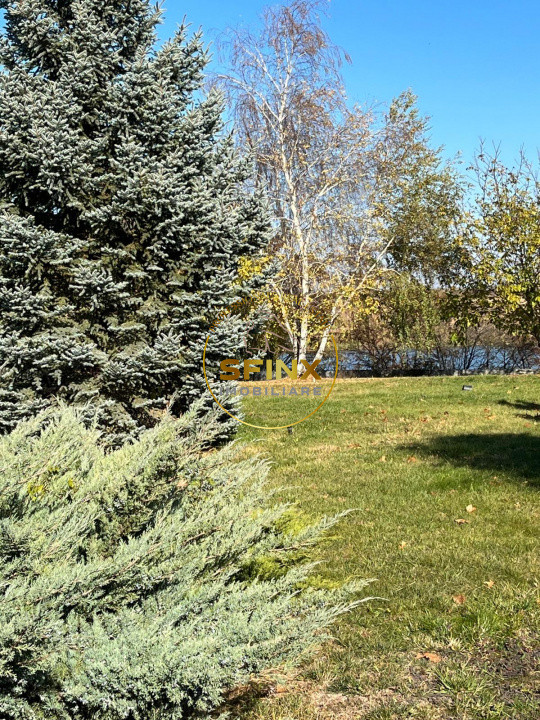 Domeniu privat la lac | 7.500 mp, piscină interioară, tenis și ponton