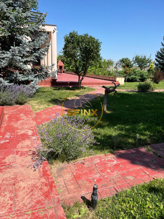 Domeniu privat la lac | 7.500 mp, piscină interioară, tenis și ponton