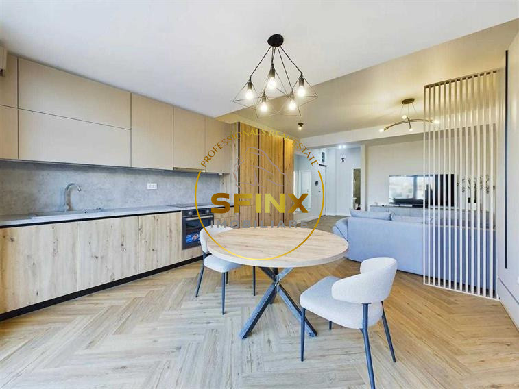 2 CAMERE | CATTED FAMILY | 15 MINUTE METROU 