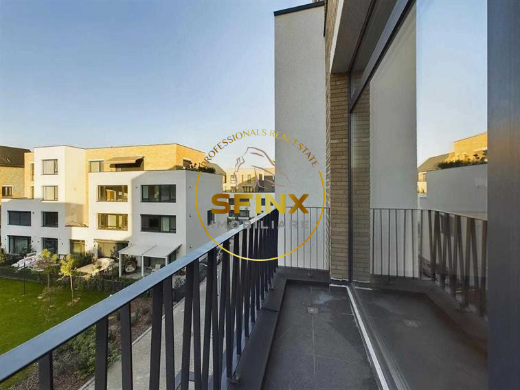 2 CAMERE | CATTED FAMILY | 15 MINUTE METROU 