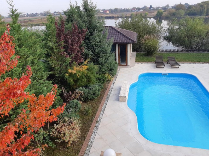Vila la lac, 7 camere, mobilata&utilata lux, piscina, Crevedia