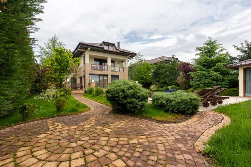 Vila la lac, 7 camere, mobilata&utilata lux, piscina, Crevedia